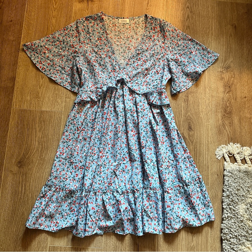 Women’s NWOT Maternity Flowy Blue Floral V-Neck Knee-Length Dress in Size Medium